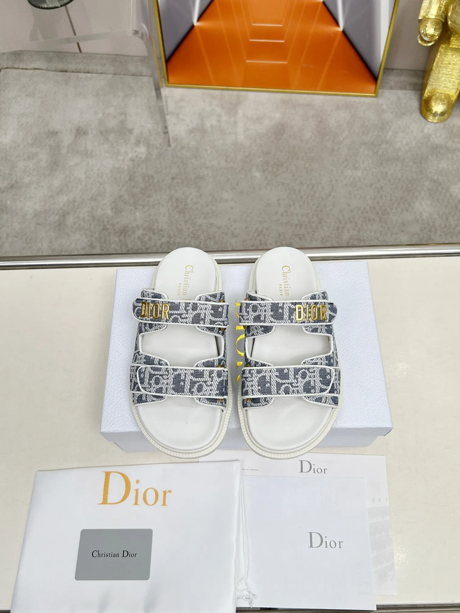 👟👟Ex-factory price 480👟👟Dior👏👏New classic style. 🔥Purchasing-level qualityThick-soled slippers popular in foreign counters. Upper➕Inner: original customized material, original mold opening of sole 1.1 (lightweight, code number 35-40 (41/42 can be customized)